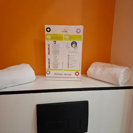 Unisotel Lyon Eurexpo Hotel 2*