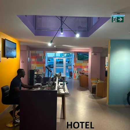 Unisotel Lyon Eurexpo Hotel 2*